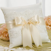 chantilly lace ring pillow
