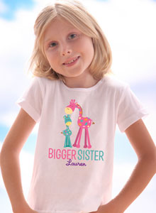 bigger sister giraffe with name t-shirt