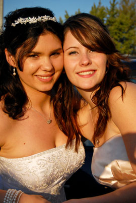 tips on how to manage bridal party two girls