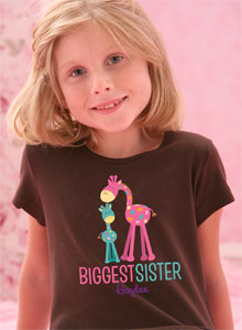 biggest sister giraffe with name t-shirt